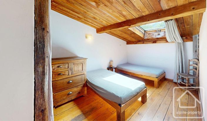 Image No.12-5 Bed Property for sale