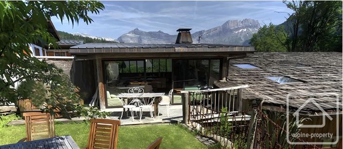 Image No.17-5 Bed Property for sale