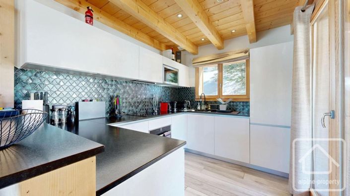 Image No.15-5 Bed Property for sale