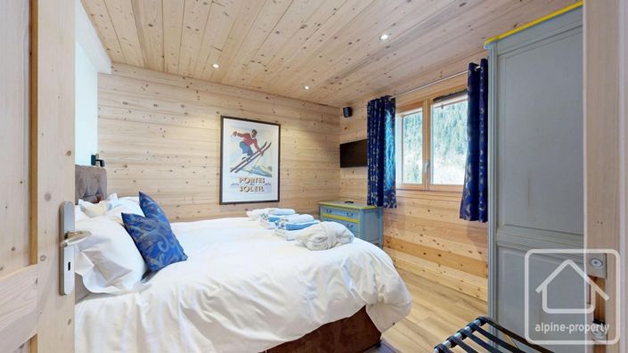 Image No.27-5 Bed Property for sale