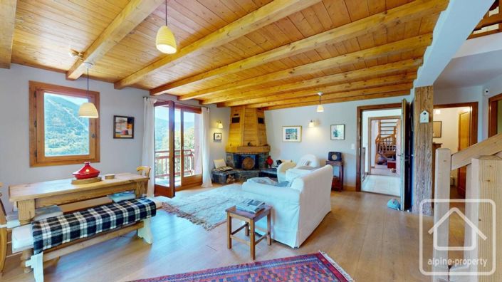 Image No.10-7 Bed Property for sale