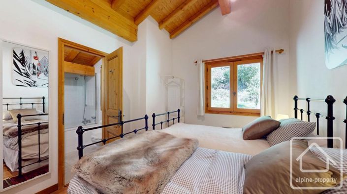 Image No.27-7 Bed Property for sale