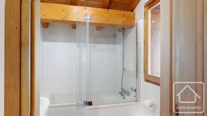 Image No.28-7 Bed Property for sale