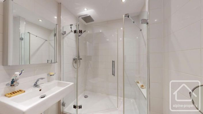 Image No.48-7 Bed Property for sale