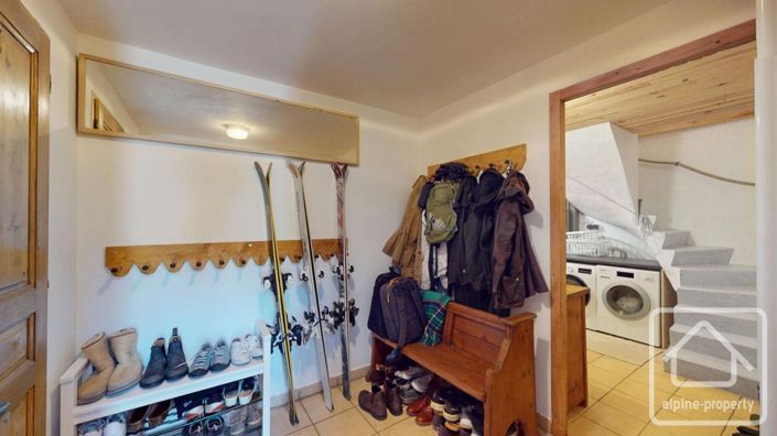 Image No.56-7 Bed Property for sale