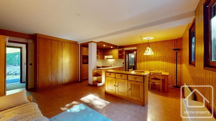 Image No.12-5 Bed Property for sale
