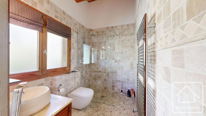 Image No.22-4 Bed Property for sale