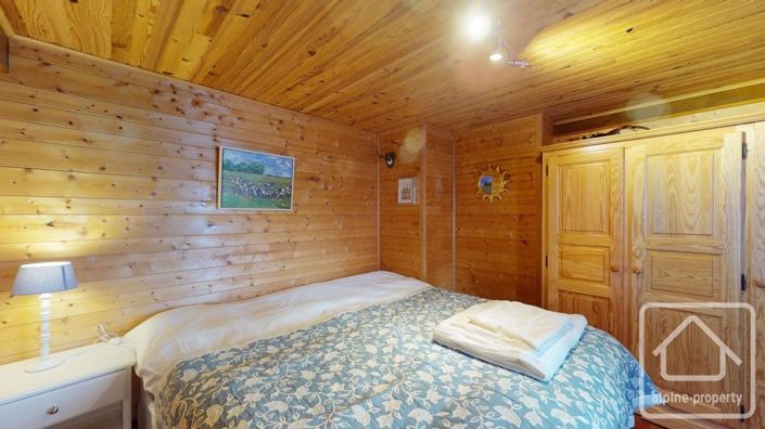 Image No.13-9 Bed Property for sale