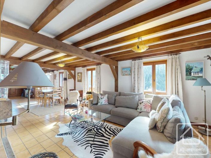 Image No.2-9 Bed Property for sale