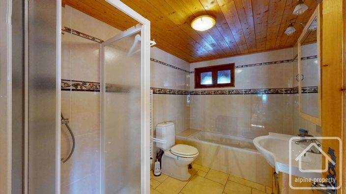 Image No.32-9 Bed Property for sale