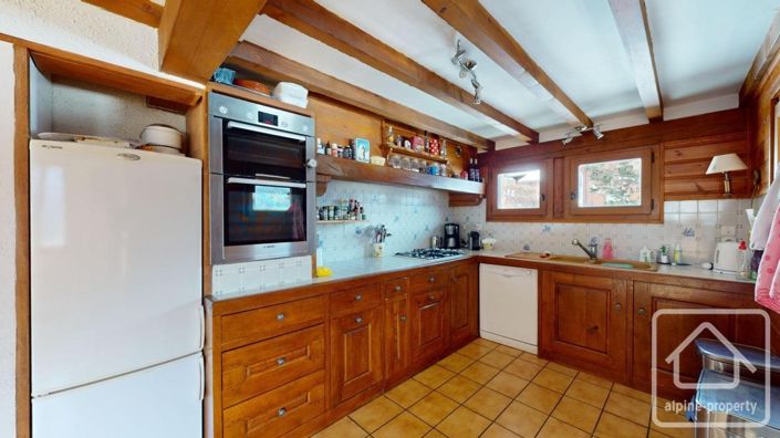 Image No.6-9 Bed Property for sale
