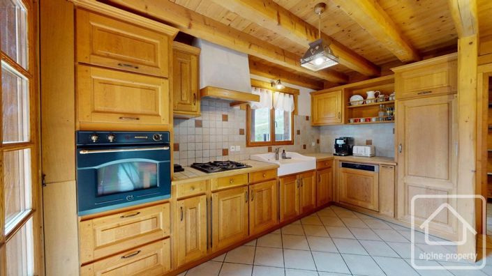 Image No.12-6 Bed Property for sale
