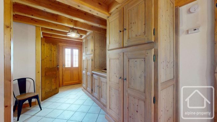 Image No.16-6 Bed Property for sale