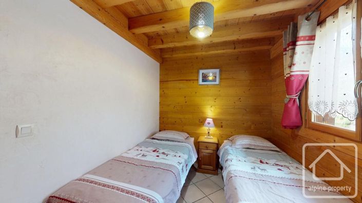 Image No.19-6 Bed Property for sale