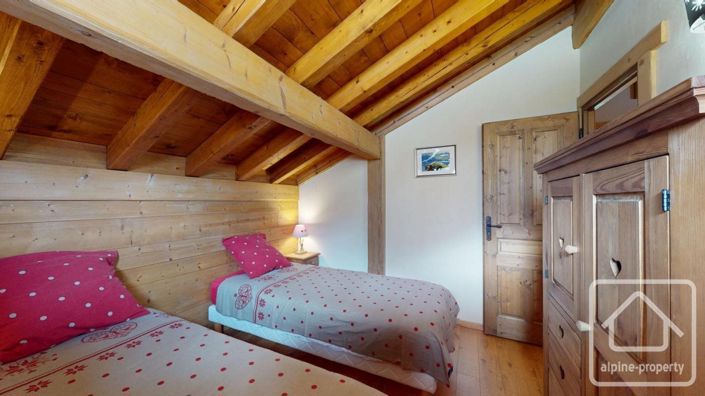 Image No.28-6 Bed Property for sale