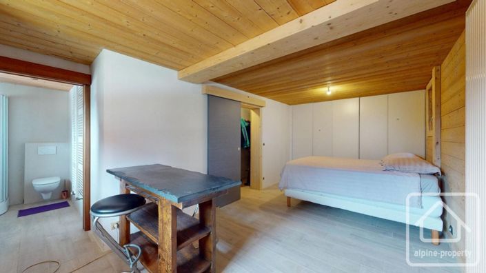 Image No.35-6 Bed Property for sale