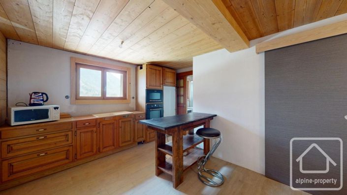 Image No.38-6 Bed Property for sale