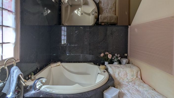 Image No.32-5 Bed House for sale