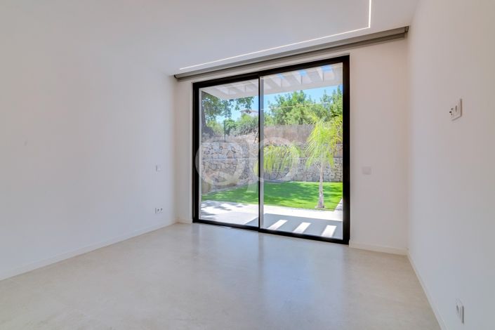 Image No.24-3 Bed House for sale