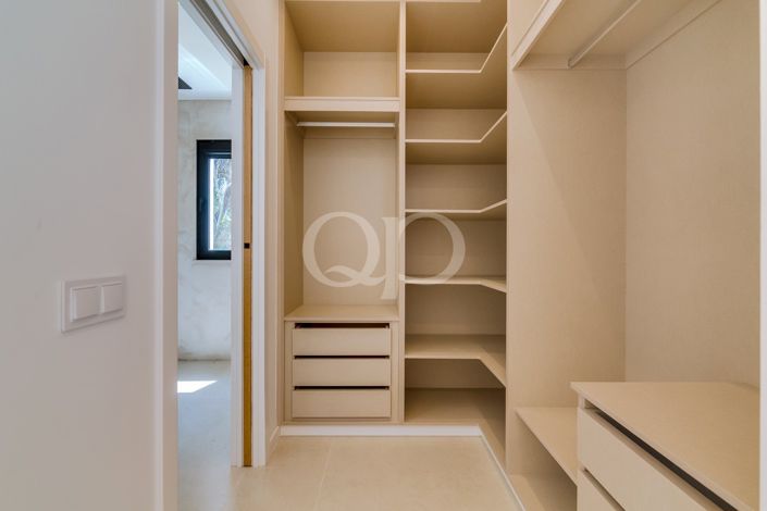 Image No.52-3 Bed House for sale