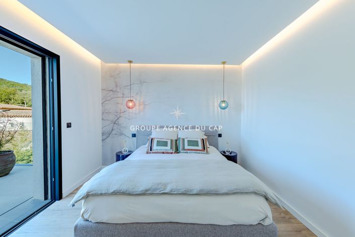 Image No.10-5 Bed House for sale