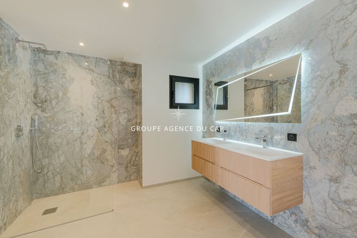 Image No.14-5 Bed House for sale