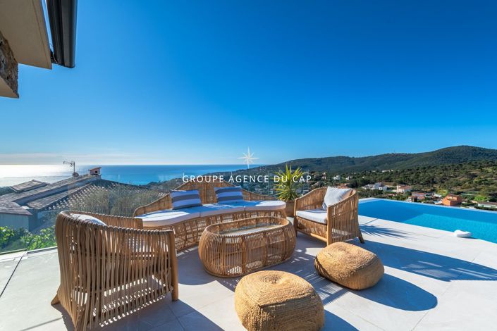 Image No.8-5 Bed House for sale