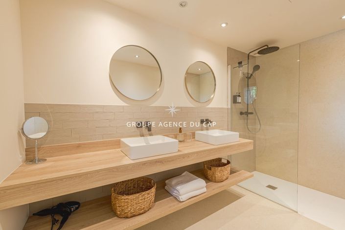 Image No.15-6 Bed House for sale
