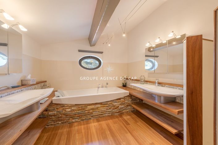 Image No.14-4 Bed House for sale