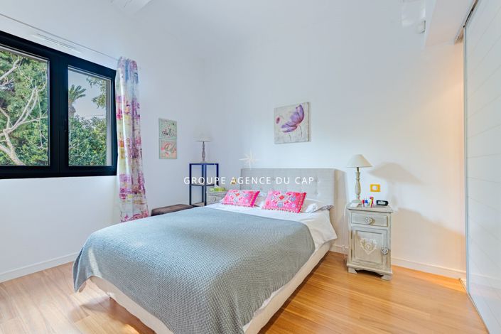 Image No.17-4 Bed House for sale