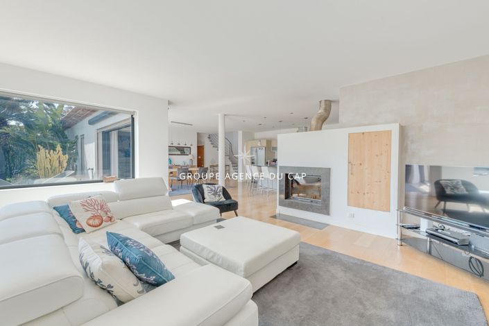 Image No.9-4 Bed House for sale