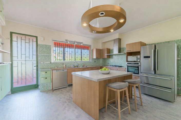 Image No.7-8 Bed House for sale