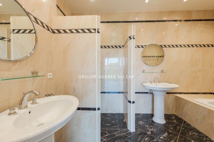 Image No.12-6 Bed House for sale
