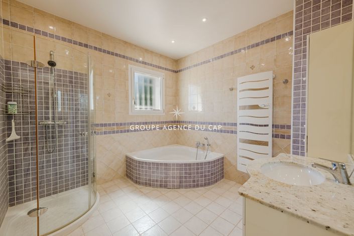 Image No.13-6 Bed House for sale