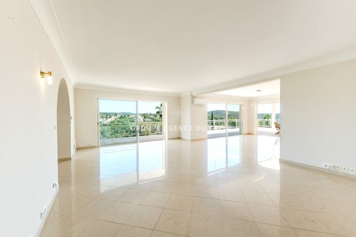 Image No.9-6 Bed House for sale