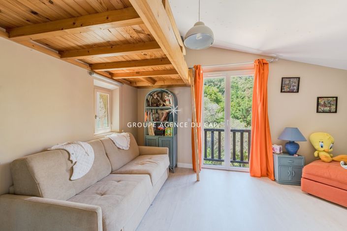 Image No.10-6 Bed House for sale
