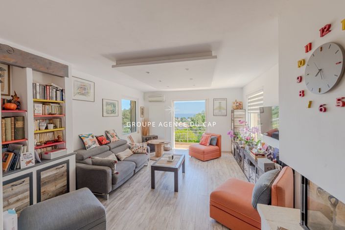 Image No.2-6 Bed House for sale