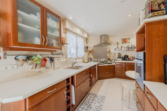 Image No.6-6 Bed House for sale