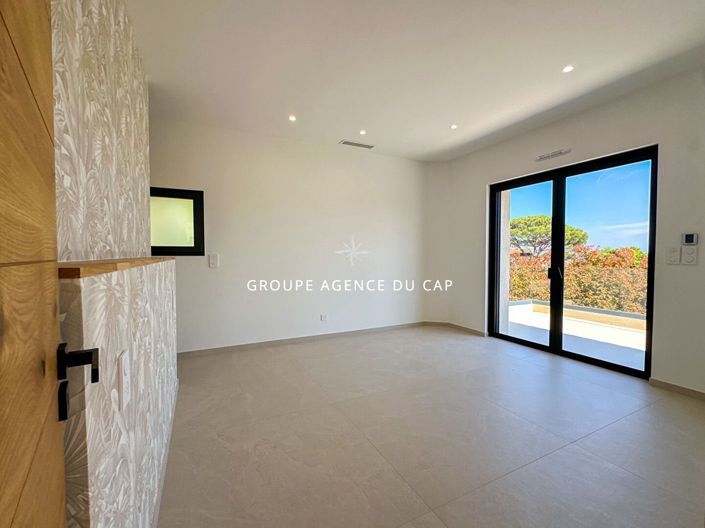 Image No.11-5 Bed House for sale