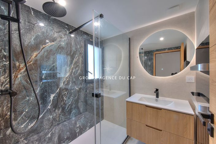 Image No.16-5 Bed House for sale