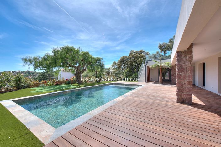 Image No.17-5 Bed House for sale
