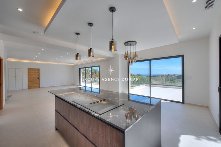 Image No.5-5 Bed House for sale