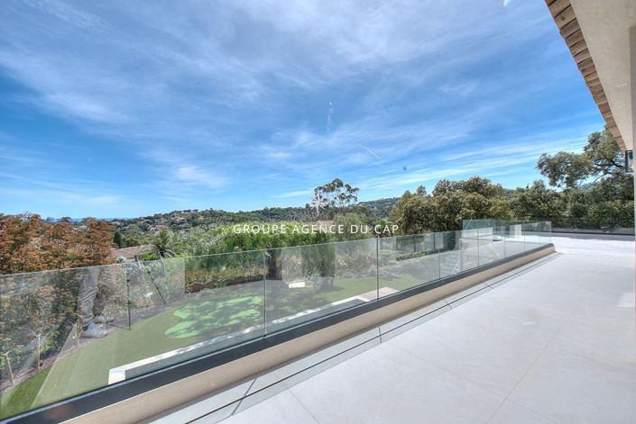 Image No.9-5 Bed House for sale