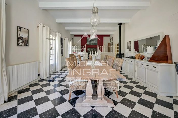 Image No.6-5 Bed House for sale