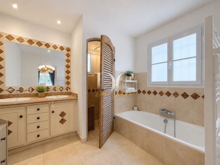 Image No.11-3 Bed House for sale