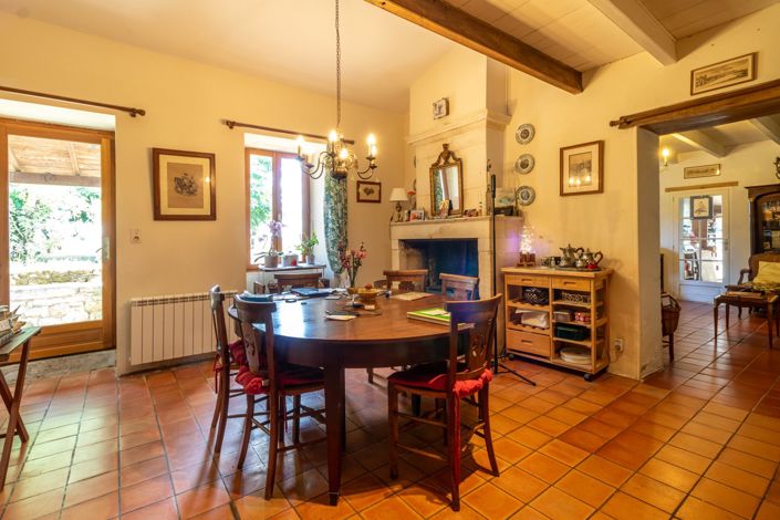 Image No.5-6 Bed House for sale