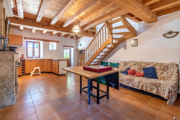 Image No.8-6 Bed House for sale