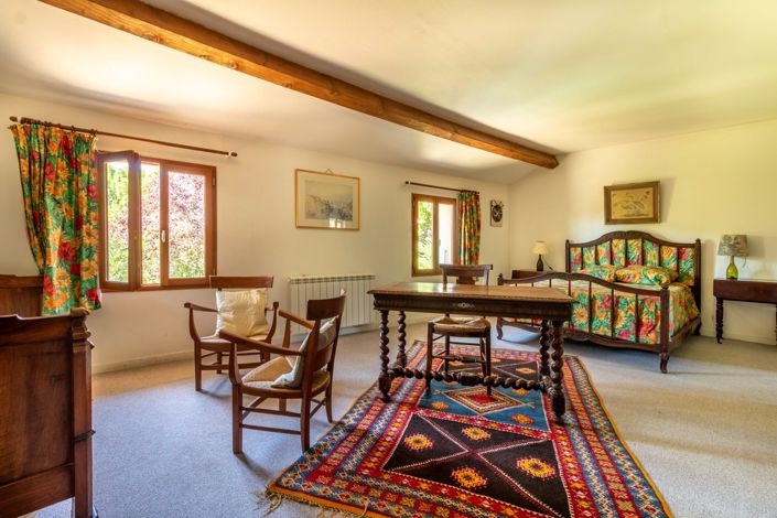 Image No.9-6 Bed House for sale