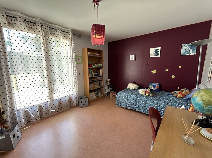 Image No.10-3 Bed House for sale