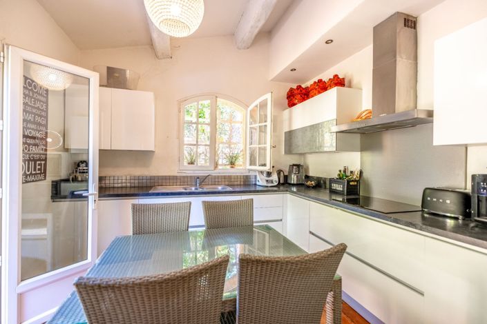 Image No.6-4 Bed House for sale